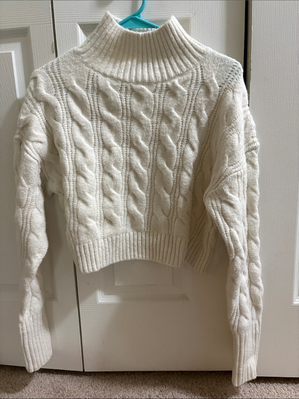Express Cream Cable Knit Turtleneck Sweater cropped never worn